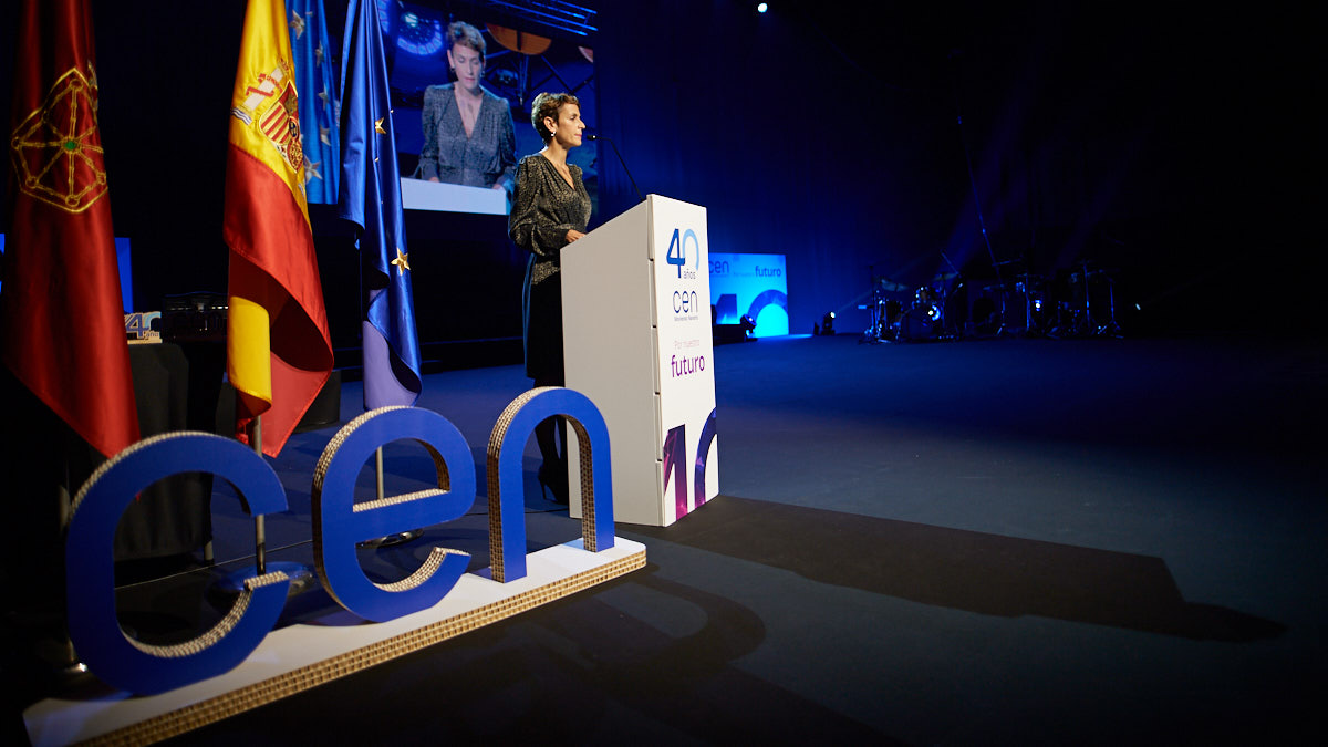 La presidenta de Navarra, María Chivite, asiste al acto de celebración del 40º aniversario de la Confederación Empresarial Navarra (CEN). MIGUEL OSÉS

