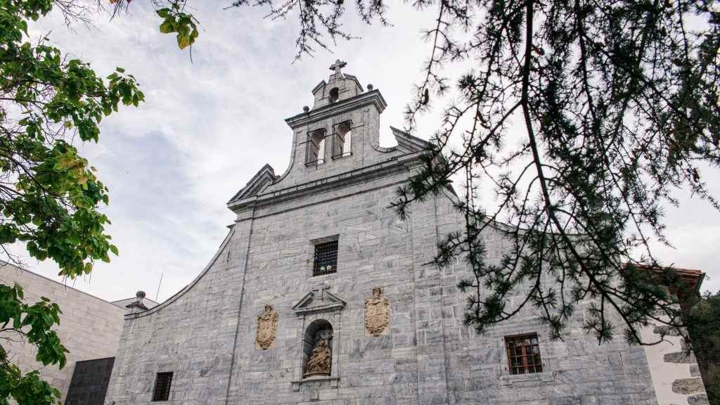 Fachada principal del Convento de Nuestra Señora de los Dolores. Foto: Ayuntamiento de Lesaka.